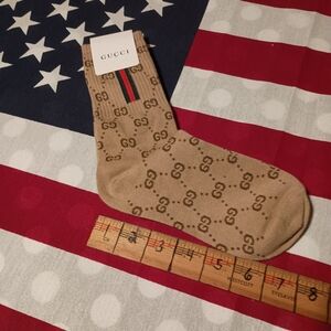 men's or women's socks